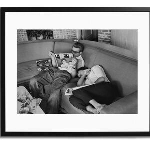 Sonic Editions James Dean And Liz Taylor Relaxing On Set Print, 16x20